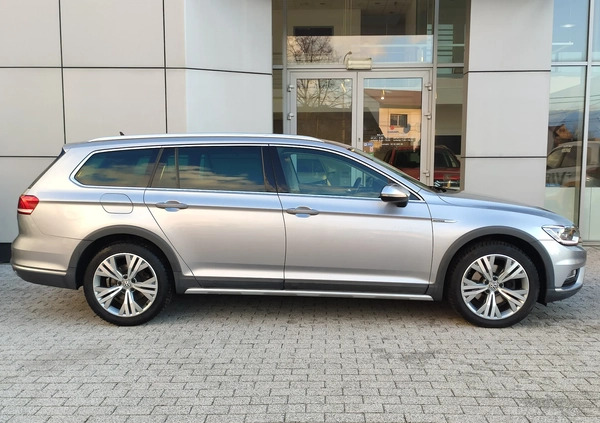 Volkswagen Passat cena 96900 przebieg: 186000, rok produkcji 2019 z Siemianowice Śląskie małe 121